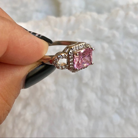 Radiant cut pink crystal ring - Picture 6 of 7